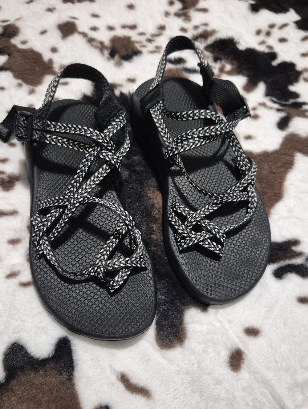 Chaco Women's ZX/2 Hiking,outdoors-SportBlack and White Strappy Sandals-Size:10W